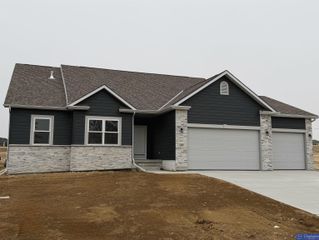 11007 N 172nd Street, Bennington, NE 68007
