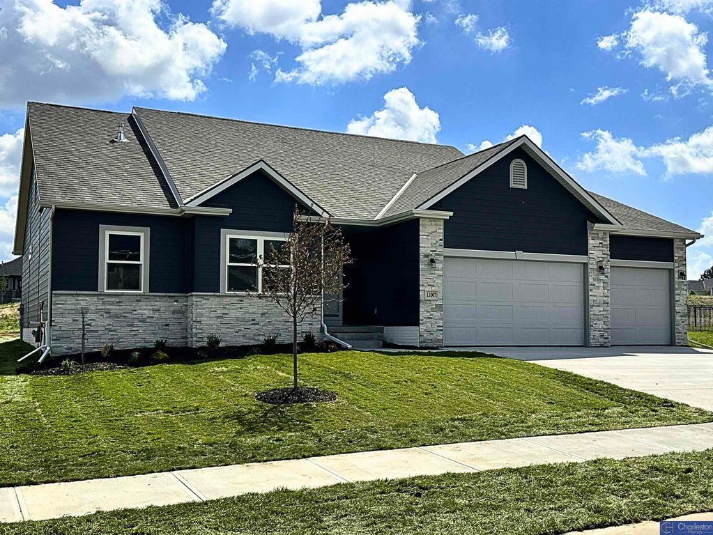 11007 N 172nd Street, Bennington, NE 68007