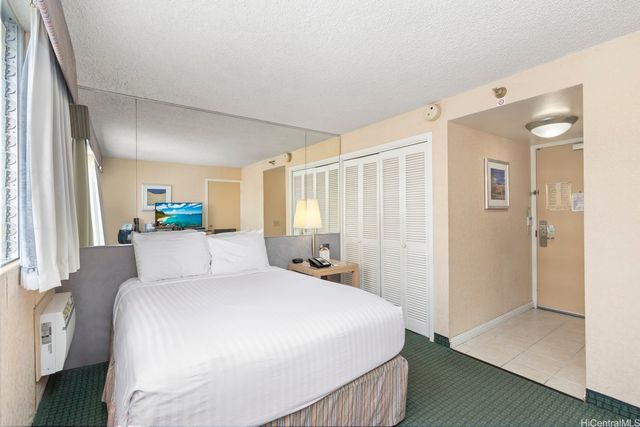 444 Kanekapolei Street 413, Honolulu, HI 96815