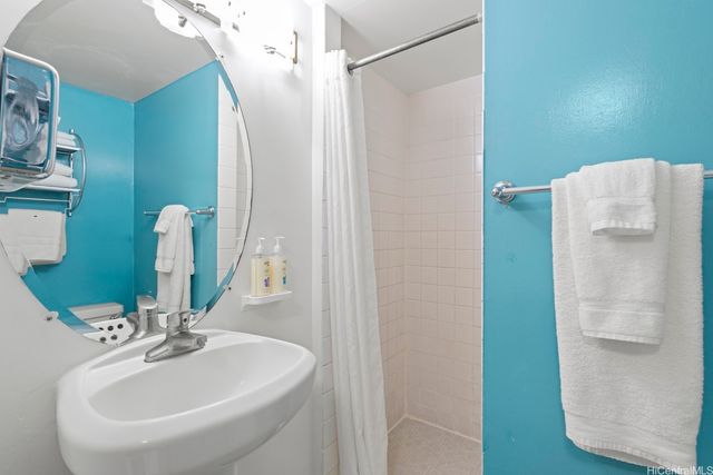 444 Kanekapolei Street 413, Honolulu, HI 96815