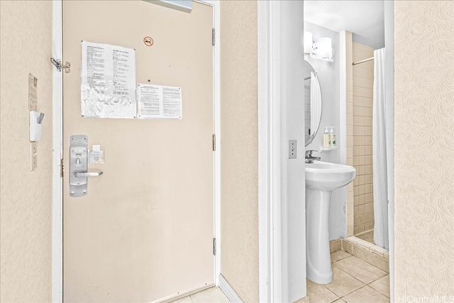 444 Kanekapolei Street 413, Honolulu, HI 96815