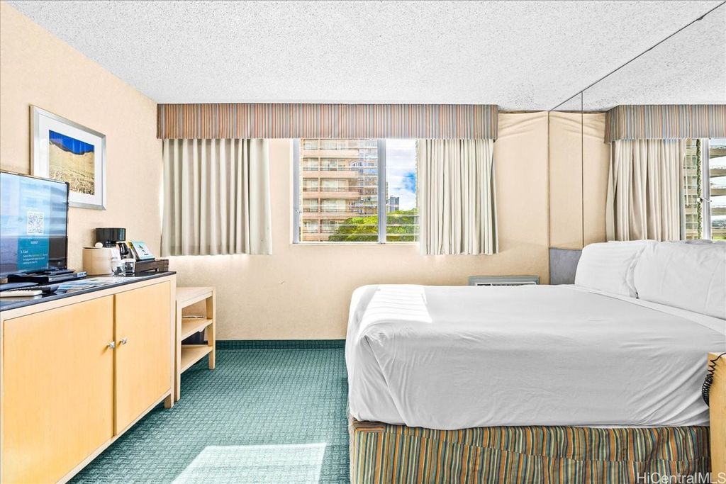 444 Kanekapolei Street 413, Honolulu, HI 96815