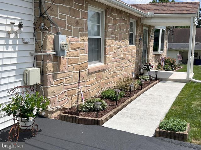 5409 EARL CT, Harrisburg, PA 17112