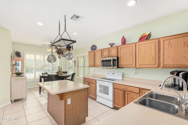 3828 E PEACH TREE Drive, Chandler, AZ 85249