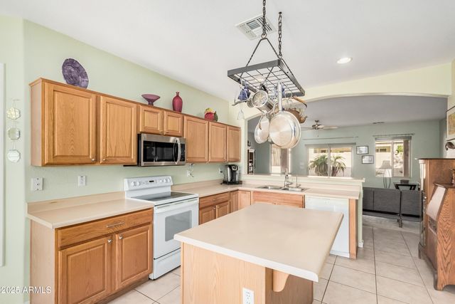 3828 E PEACH TREE Drive, Chandler, AZ 85249