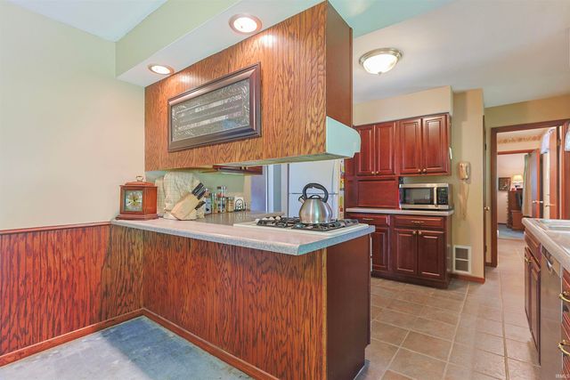 6384 N 900 E Road, New Carlisle, IN 46552