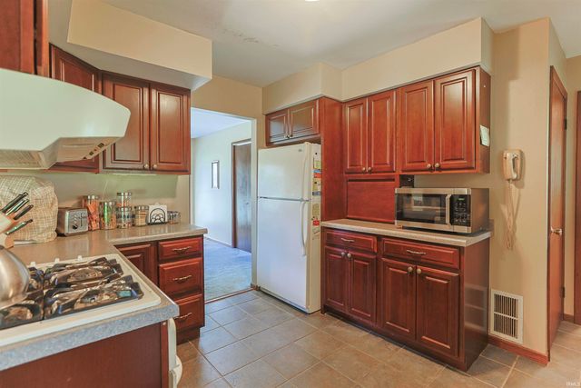 6384 N 900 E Road, New Carlisle, IN 46552