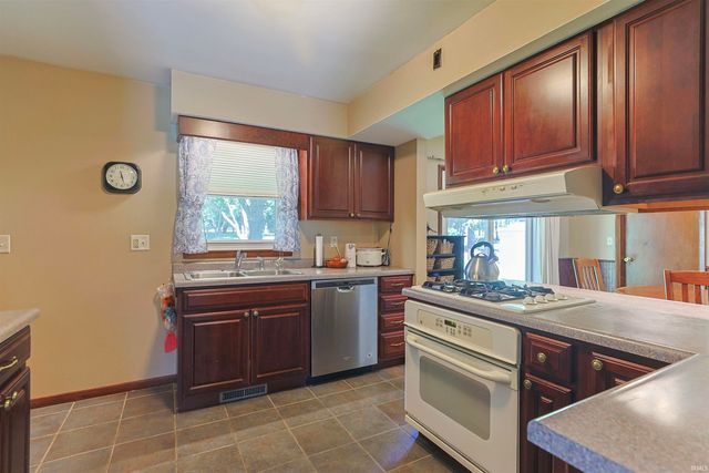 6384 N 900 E Road, New Carlisle, IN 46552