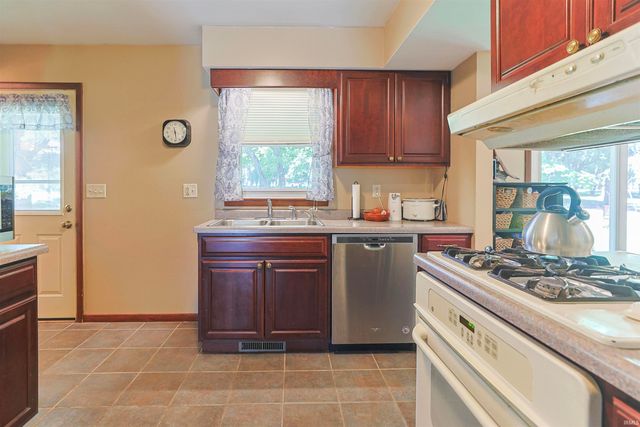 6384 N 900 E Road, New Carlisle, IN 46552