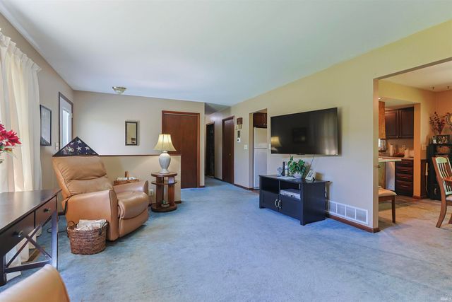 6384 N 900 E Road, New Carlisle, IN 46552