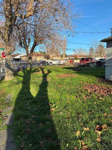 626 La Prenda Dr, Oakland, CA 94603