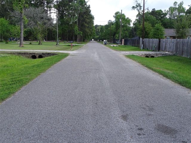 18906 Woodridge Drive, Conroe, TX 77302