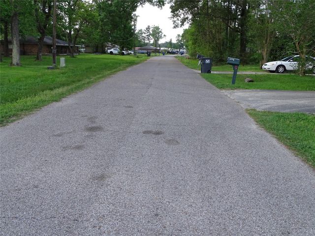 18906 Woodridge Drive, Conroe, TX 77302