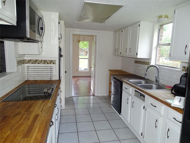 18906 Woodridge Drive, Conroe, TX 77302