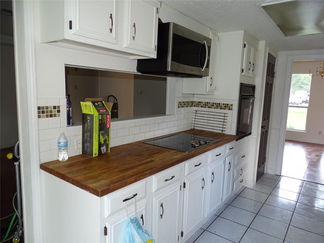 18906 Woodridge Drive, Conroe, TX 77302