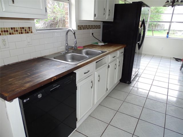 18906 Woodridge Drive, Conroe, TX 77302