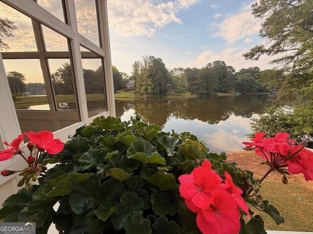122 N Lakeside Drive NW, Kennesaw, GA 30144