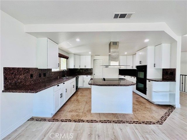 22700 Cascade Drive, Canyon Lake, CA 92587