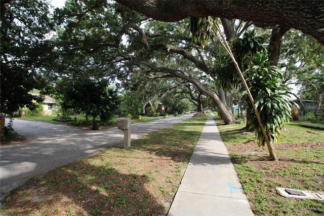 2436 NAVAREZ AVENUE, Safety Harbor, FL 34695