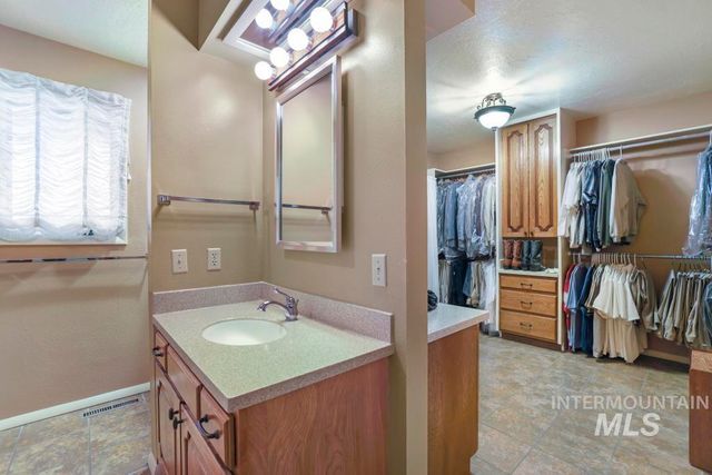 2018 Rancho Vista Dr, Twin Falls, ID 83301