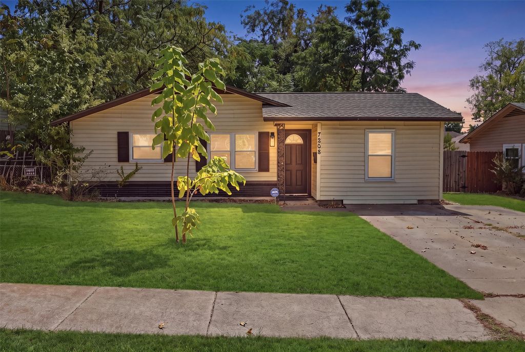 7208 Van Natta Lane, Fort Worth, TX 76112 — exterior