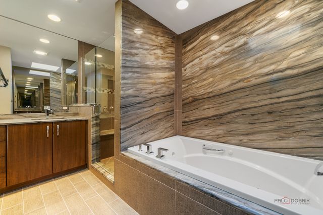 3926 Raintree Lane, Northbrook, IL 60062