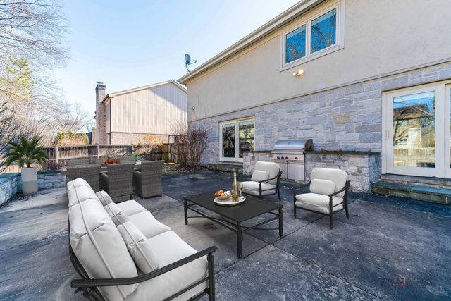 3926 Raintree Lane, Northbrook, IL 60062