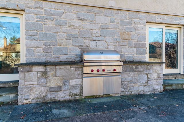 3926 Raintree Lane, Northbrook, IL 60062