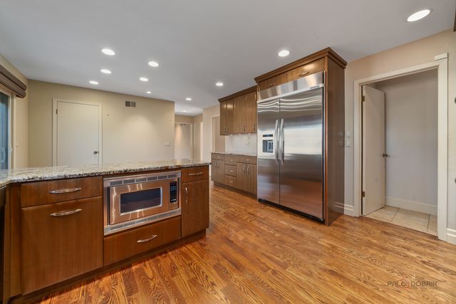 3926 Raintree Lane, Northbrook, IL 60062