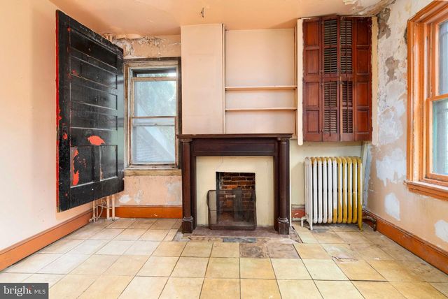 1717 MOUNT VERNON ST, Philadelphia, PA 19130