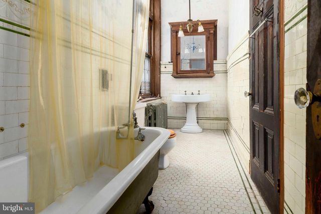 1717 MOUNT VERNON ST, Philadelphia, PA 19130