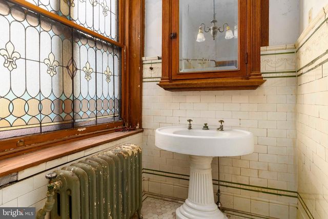 1717 MOUNT VERNON ST, Philadelphia, PA 19130