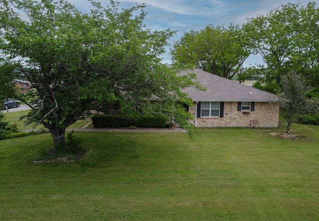 1801 W Holiday, Fate, TX 75087