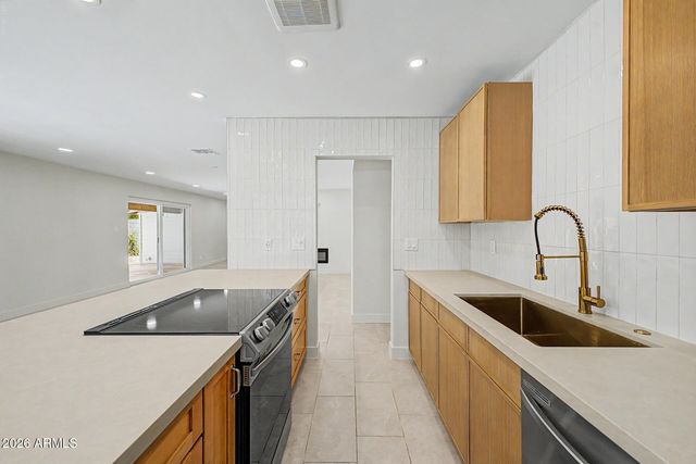8202 E SELLS Drive, Scottsdale, AZ 85251