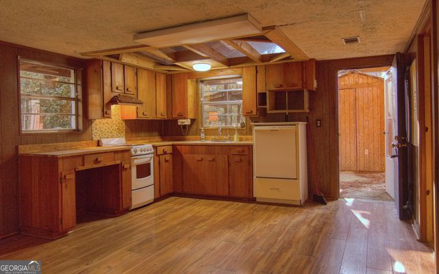 4421 Albert Rahn Road, Glennville, GA 30427