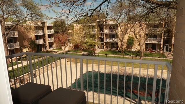 4917 Crooks Road L5, Royal Oak, MI 48073