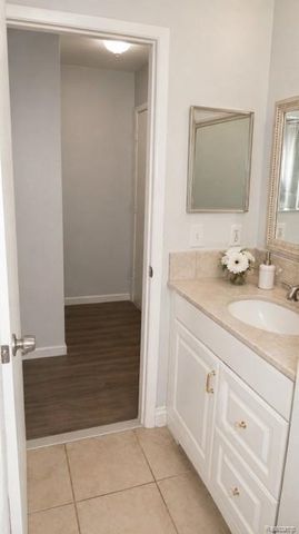 4917 Crooks Road L5, Royal Oak, MI 48073