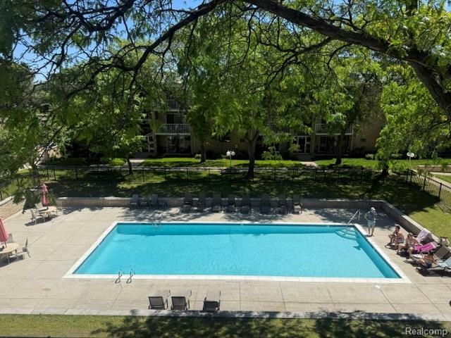 4917 Crooks Road L5, Royal Oak, MI 48073