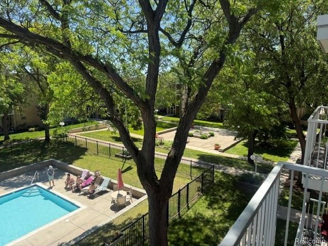 4917 Crooks Road L5, Royal Oak, MI 48073