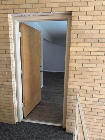 4917 Crooks Road L5, Royal Oak, MI 48073