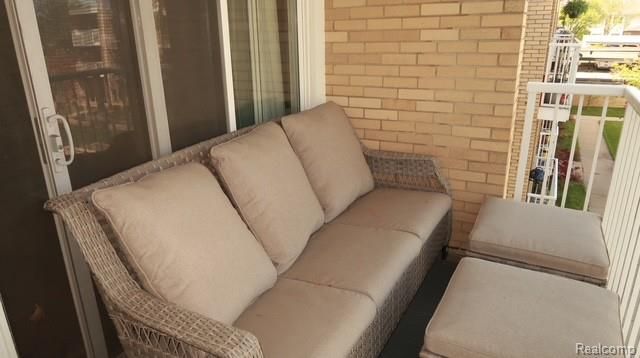 4917 Crooks Road L5, Royal Oak, MI 48073