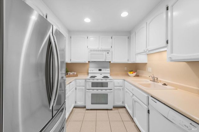 11 Fairway Pl, Fairfield, CA 94534