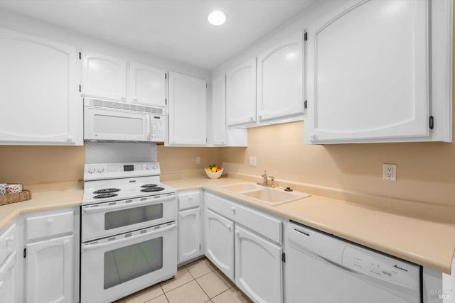11 Fairway Pl, Fairfield, CA 94534