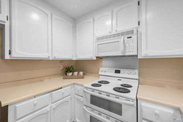 11 Fairway Pl, Fairfield, CA 94534