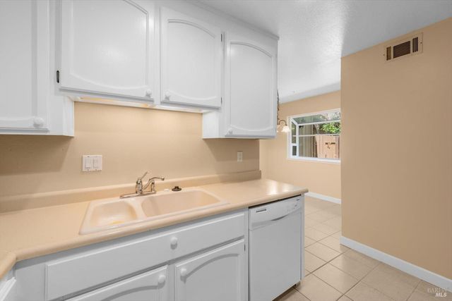 11 Fairway Pl, Fairfield, CA 94534