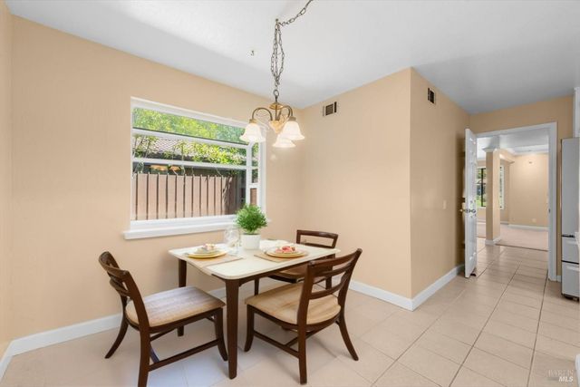11 Fairway Pl, Fairfield, CA 94534