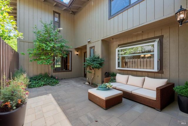 11 Fairway Pl, Fairfield, CA 94534