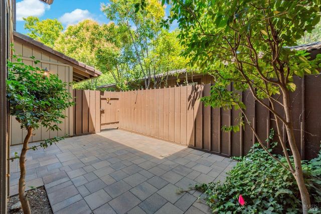 11 Fairway Pl, Fairfield, CA 94534