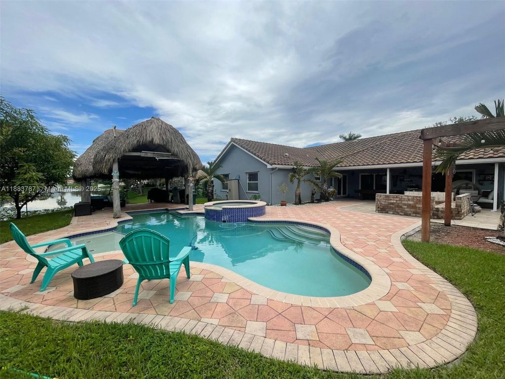 12645 SW 9th Pl, Davie, FL 33325