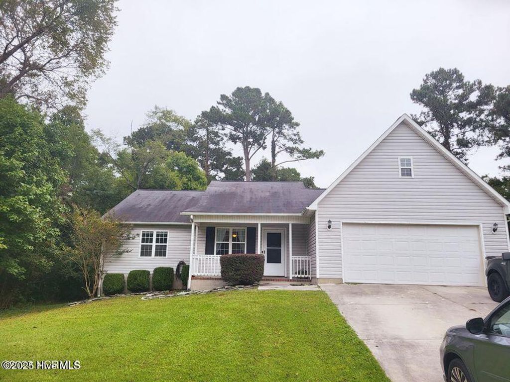 124 Villa Park Drive, Hubert, NC 28539